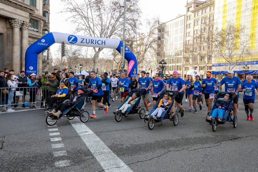 Equipo_Zurich_Aefat_en_Marató_Barcelona_2024_Foto_Xavier_dArquer_1.jpg